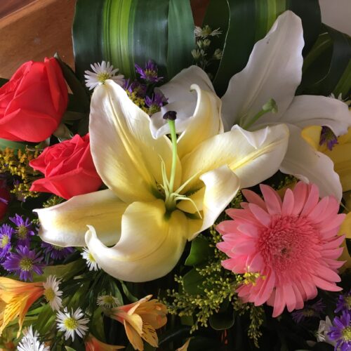 Close up photo of mixed flower bouquet